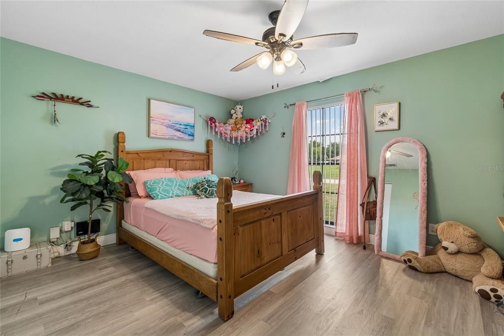 For Sale: $700,000 (4 beds, 2 baths, 1852 Square Feet)
