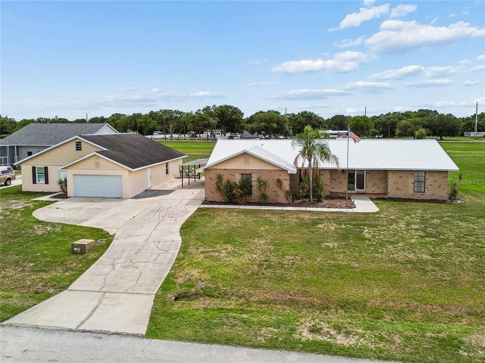 For Sale: $700,000 (4 beds, 2 baths, 1852 Square Feet)