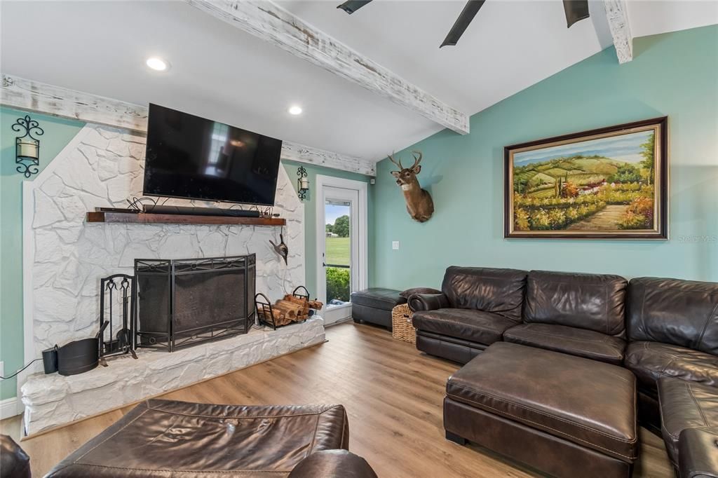 For Sale: $700,000 (4 beds, 2 baths, 1852 Square Feet)