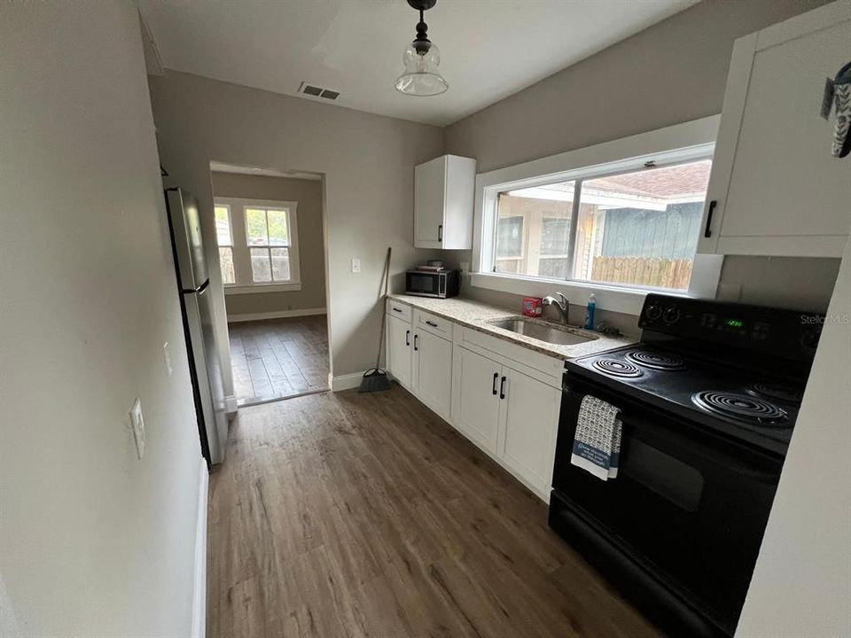 В аренду: $1,895 (2 спален, 1 ванн, 995 Квадратных фут)