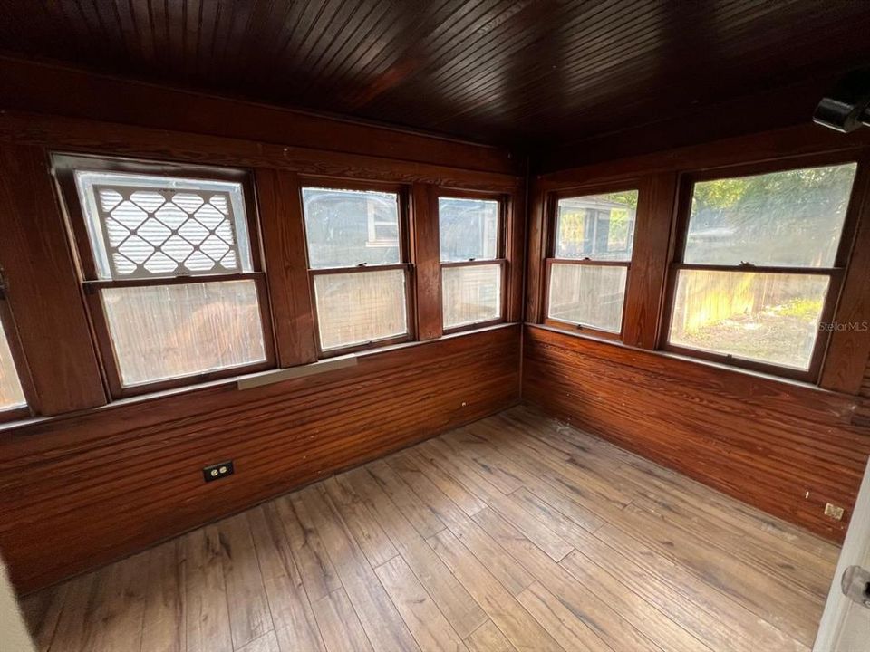 В аренду: $1,895 (2 спален, 1 ванн, 995 Квадратных фут)
