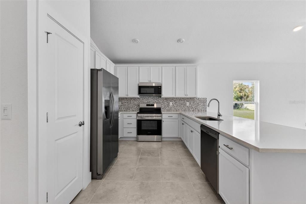For Sale: $299,900 (4 beds, 2 baths, 1691 Square Feet)
