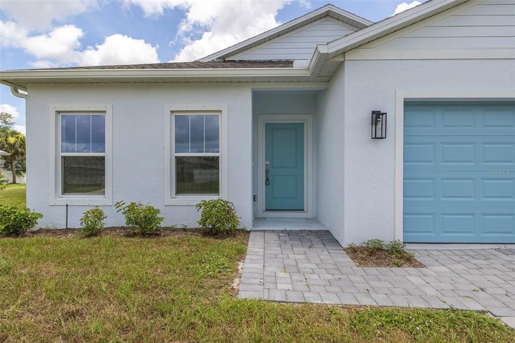 For Sale: $299,900 (4 beds, 2 baths, 1691 Square Feet)