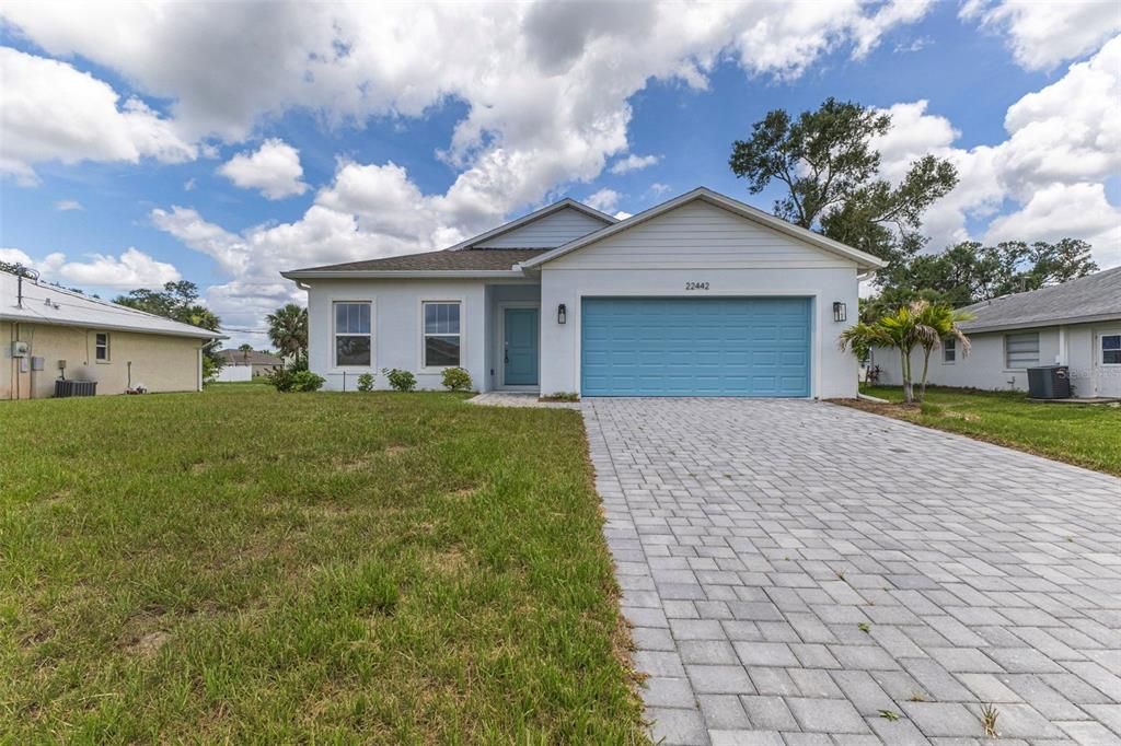 For Sale: $299,900 (4 beds, 2 baths, 1691 Square Feet)