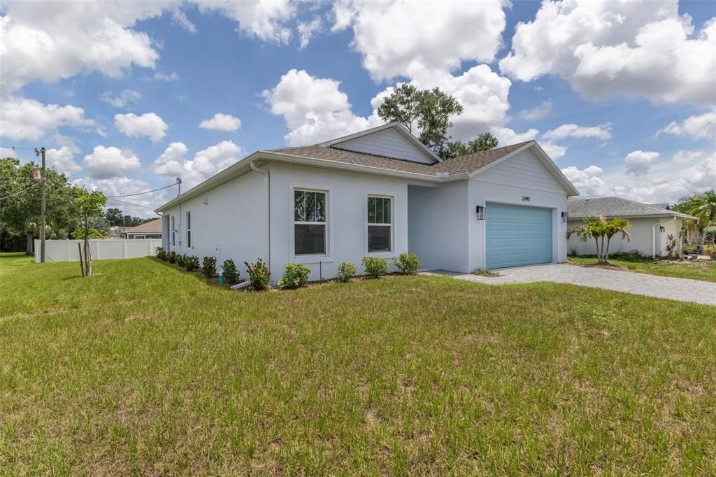 For Sale: $299,900 (4 beds, 2 baths, 1691 Square Feet)