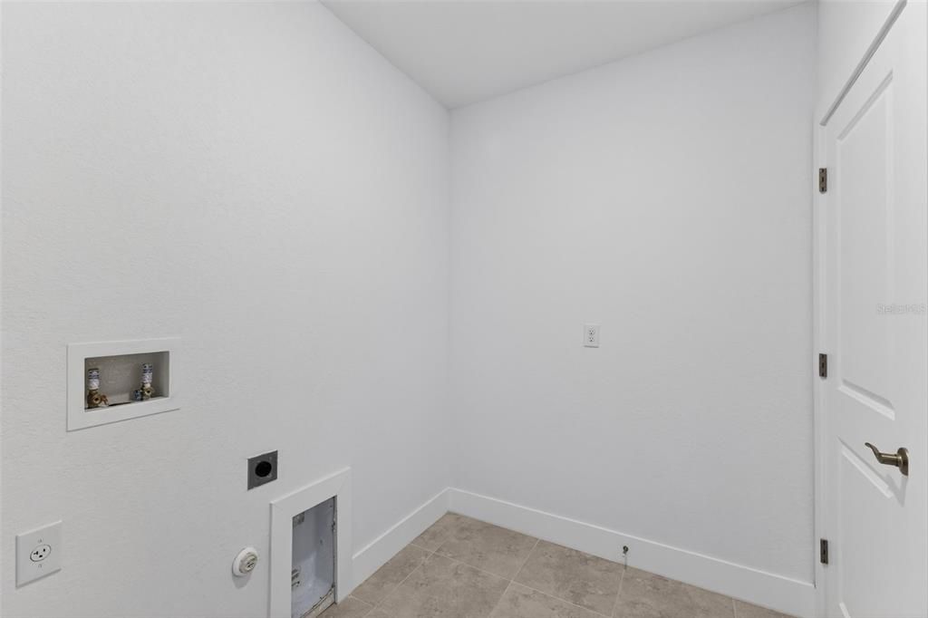 For Sale: $299,900 (4 beds, 2 baths, 1691 Square Feet)