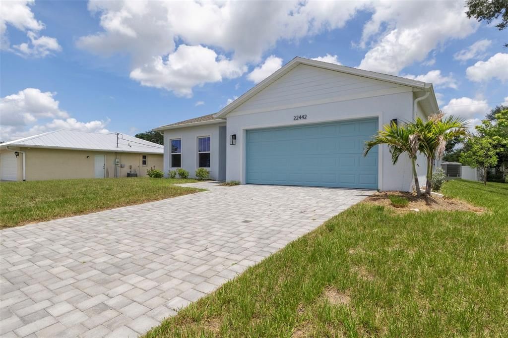 For Sale: $299,900 (4 beds, 2 baths, 1691 Square Feet)