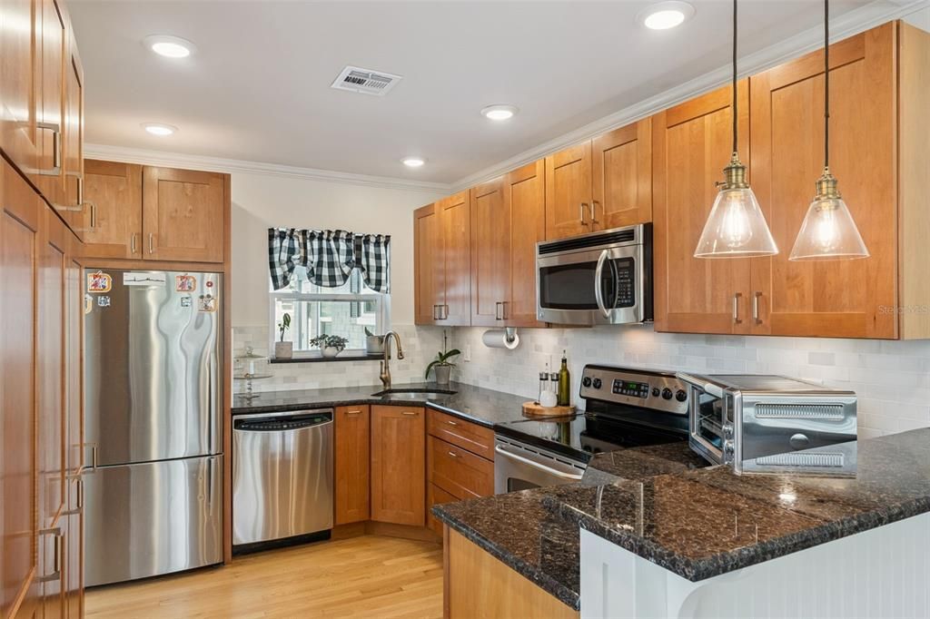 For Sale: $589,900 (4 beds, 2 baths, 1594 Square Feet)