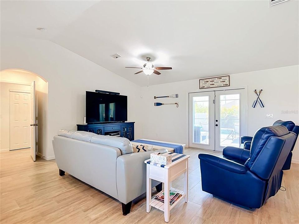 En Venta: $449,000 (3 camas, 2 baños, 1745 Pies cuadrados)
