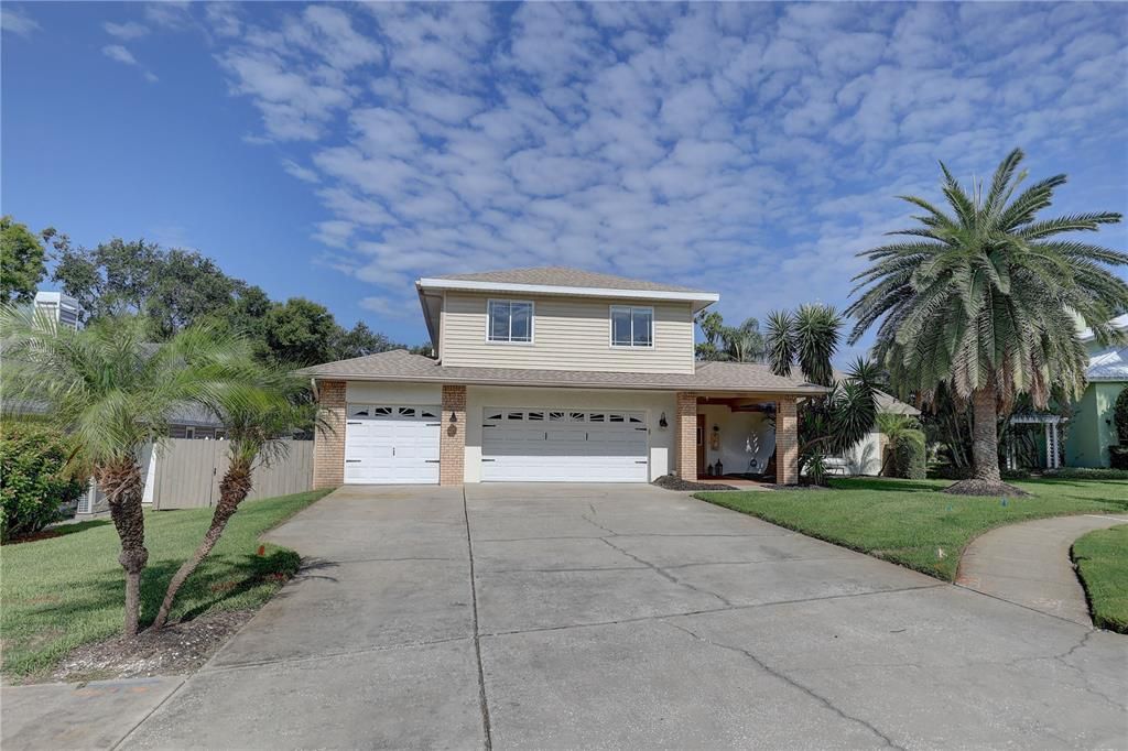 For Sale: $795,000 (4 beds, 2 baths, 2625 Square Feet)