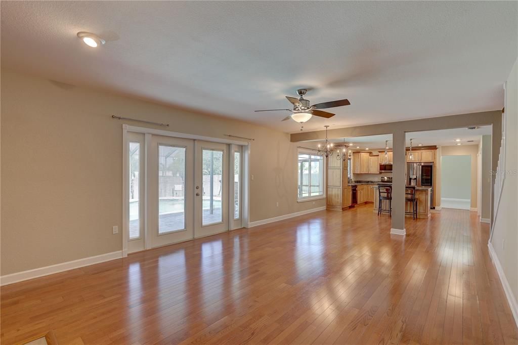 For Sale: $795,000 (4 beds, 2 baths, 2625 Square Feet)