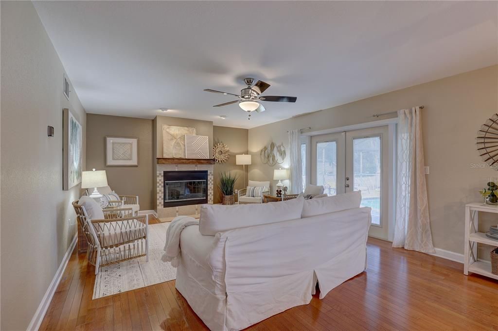 For Sale: $795,000 (4 beds, 2 baths, 2625 Square Feet)