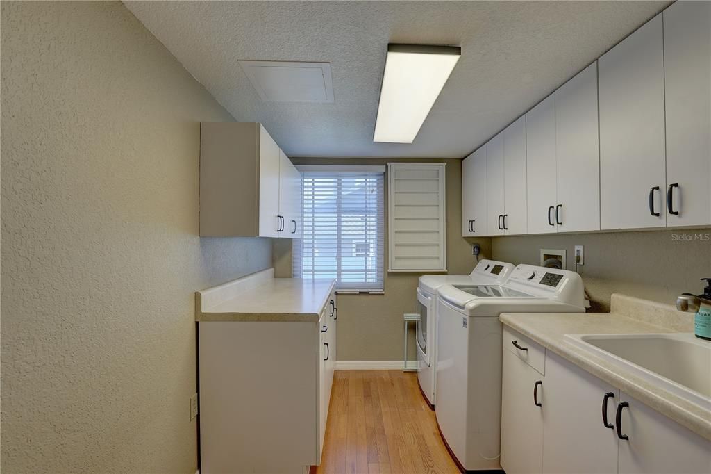 For Sale: $795,000 (4 beds, 2 baths, 2625 Square Feet)