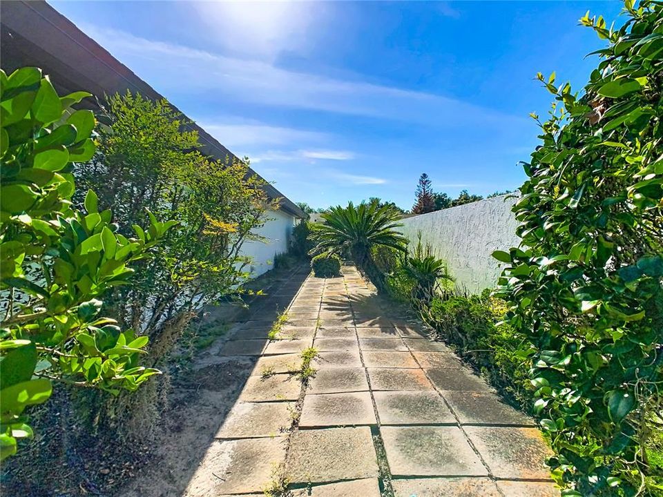 For Sale: $315,000 (3 beds, 2 baths, 2204 Square Feet)