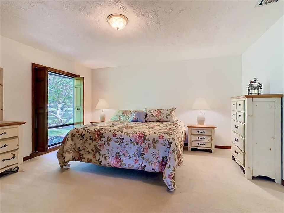 For Sale: $315,000 (3 beds, 2 baths, 2204 Square Feet)