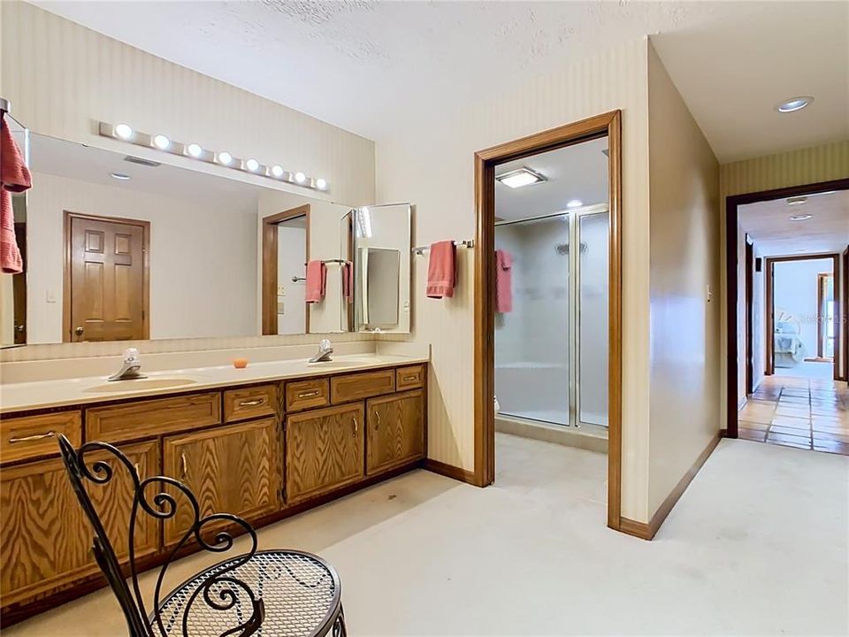 For Sale: $315,000 (3 beds, 2 baths, 2204 Square Feet)