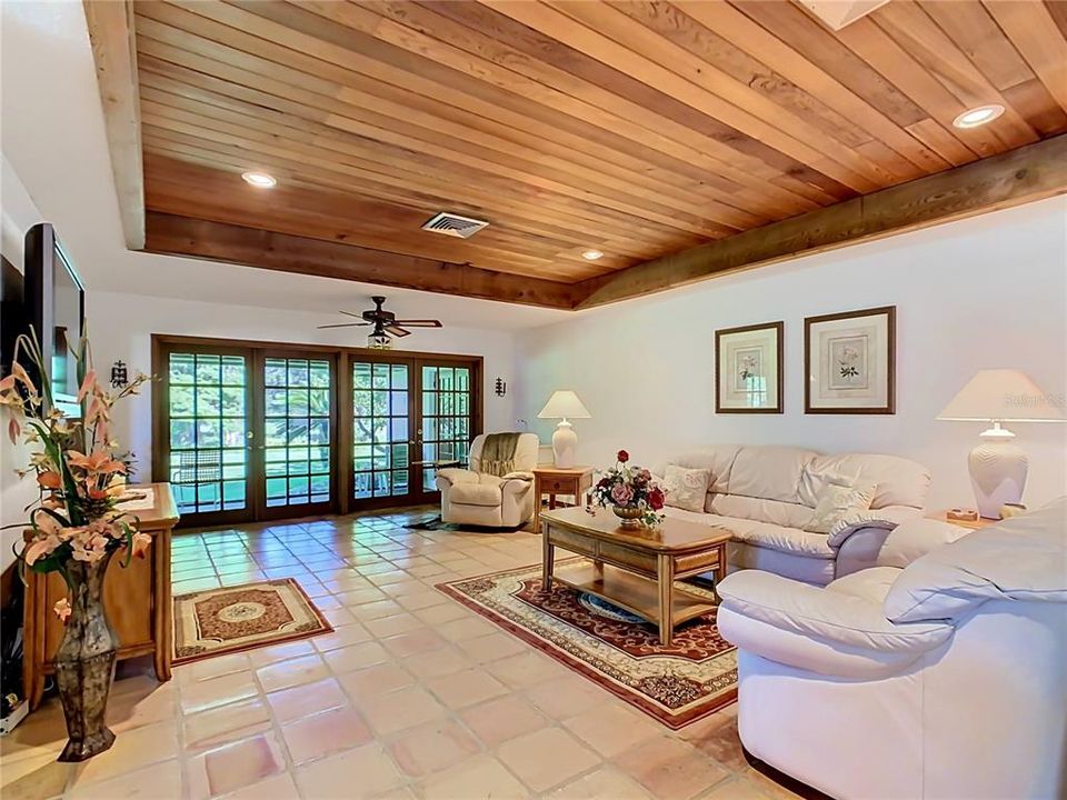 For Sale: $315,000 (3 beds, 2 baths, 2204 Square Feet)