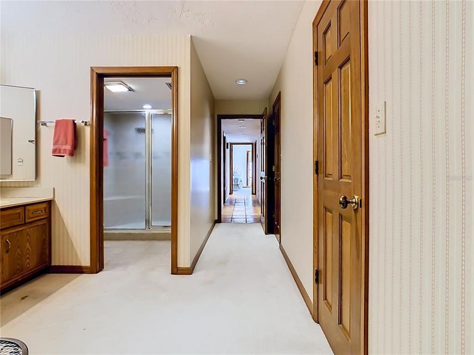 For Sale: $315,000 (3 beds, 2 baths, 2204 Square Feet)