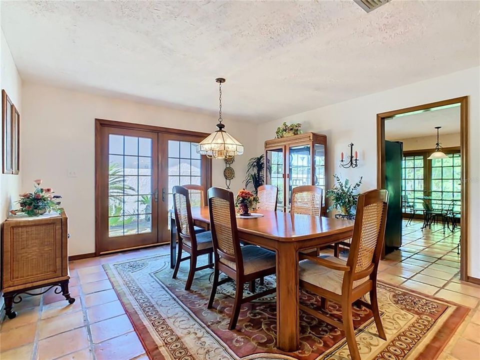 For Sale: $315,000 (3 beds, 2 baths, 2204 Square Feet)