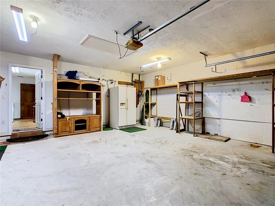 For Sale: $315,000 (3 beds, 2 baths, 2204 Square Feet)