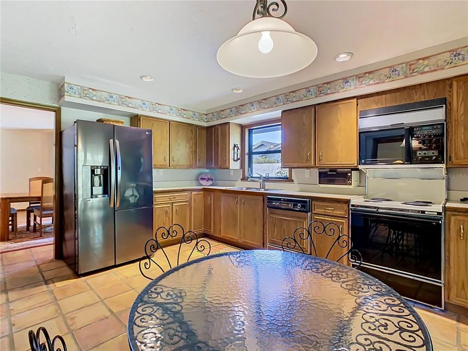 For Sale: $315,000 (3 beds, 2 baths, 2204 Square Feet)