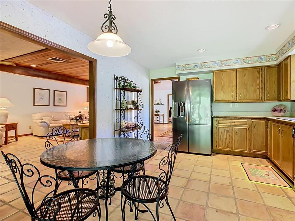 For Sale: $315,000 (3 beds, 2 baths, 2204 Square Feet)