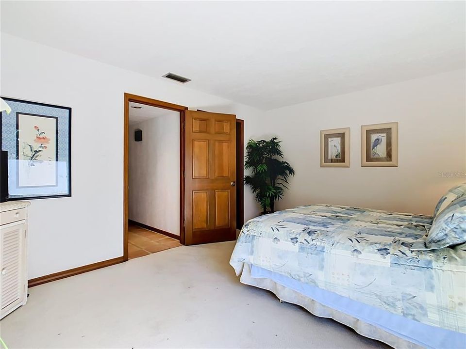 For Sale: $315,000 (3 beds, 2 baths, 2204 Square Feet)