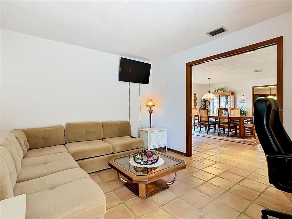For Sale: $315,000 (3 beds, 2 baths, 2204 Square Feet)