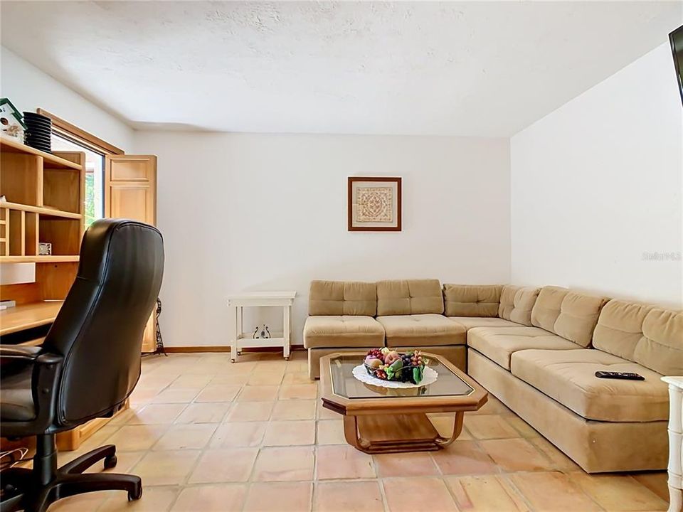 For Sale: $315,000 (3 beds, 2 baths, 2204 Square Feet)