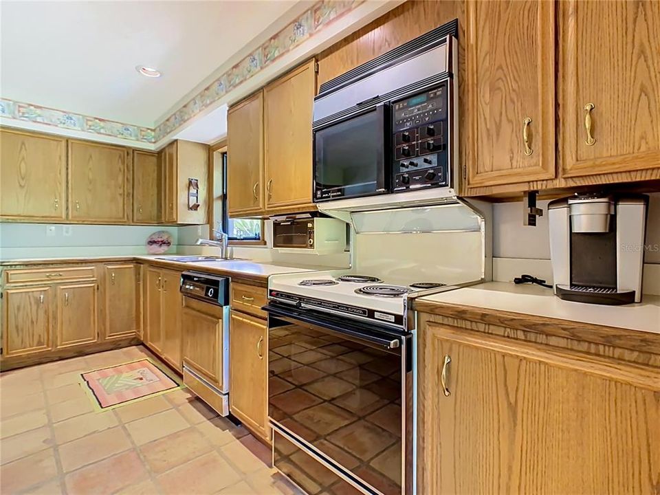For Sale: $315,000 (3 beds, 2 baths, 2204 Square Feet)