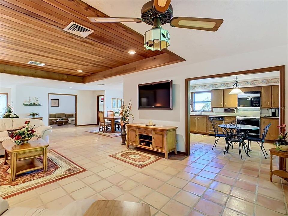 For Sale: $315,000 (3 beds, 2 baths, 2204 Square Feet)