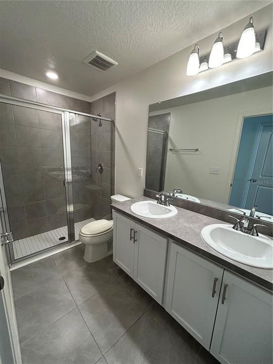 В аренду: $2,400 (4 спален, 2 ванн, 1637 Квадратных фут)