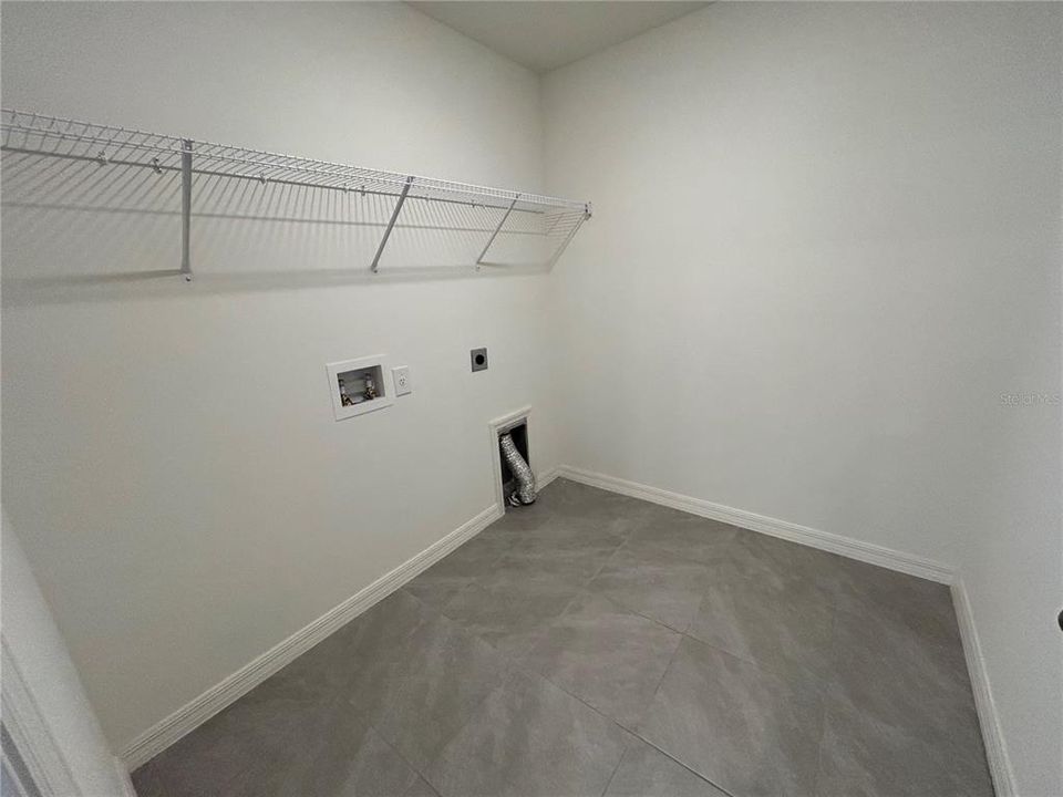 В аренду: $2,400 (4 спален, 2 ванн, 1637 Квадратных фут)