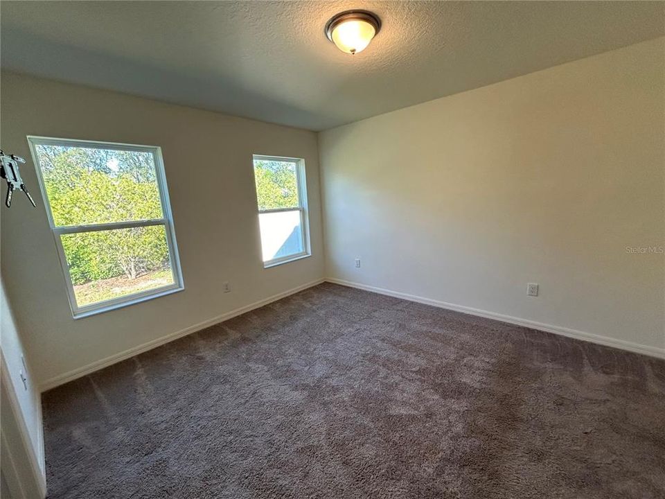 В аренду: $2,400 (4 спален, 2 ванн, 1637 Квадратных фут)