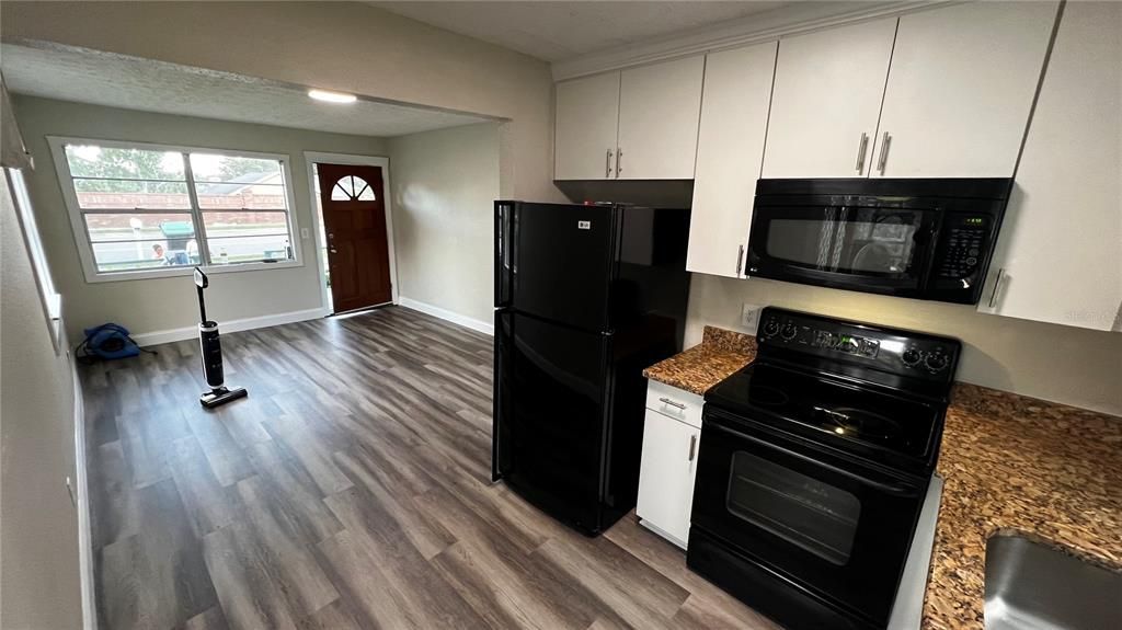For Rent: $2,000 (2 beds, 1 baths, 576 Square Feet)
