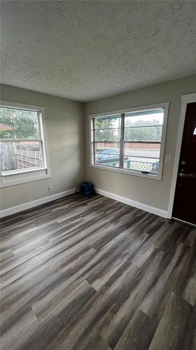 For Rent: $2,000 (2 beds, 1 baths, 576 Square Feet)