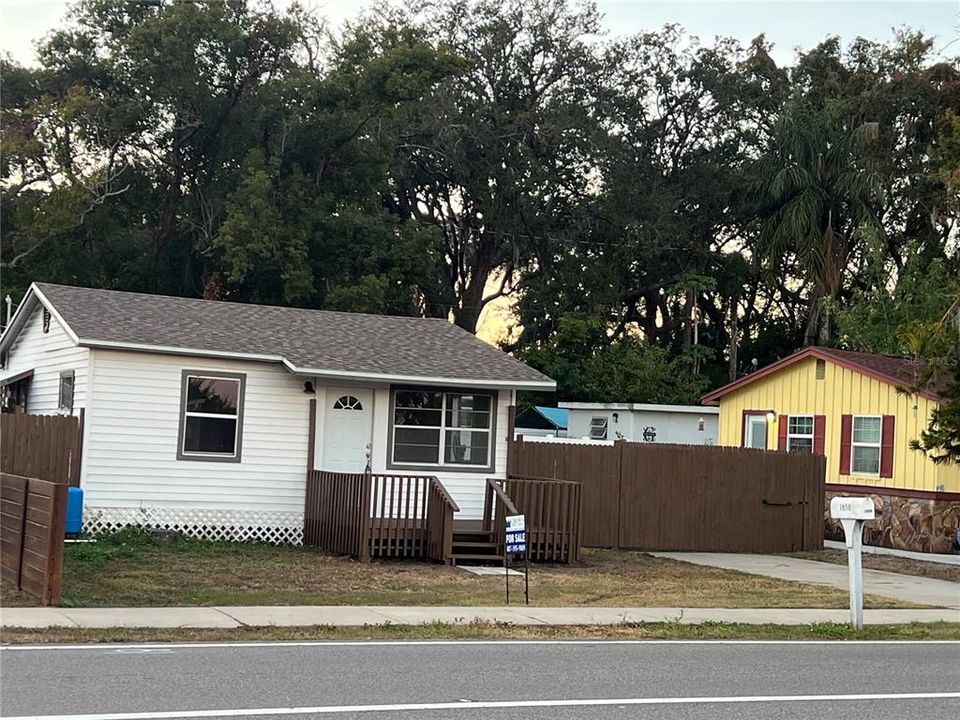 For Rent: $2,000 (2 beds, 1 baths, 576 Square Feet)