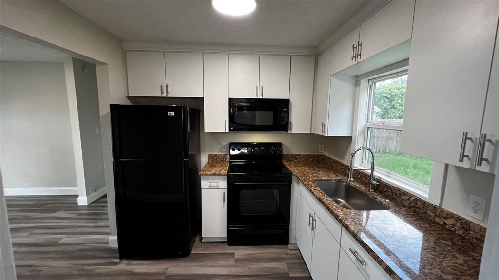 For Rent: $2,000 (2 beds, 1 baths, 576 Square Feet)