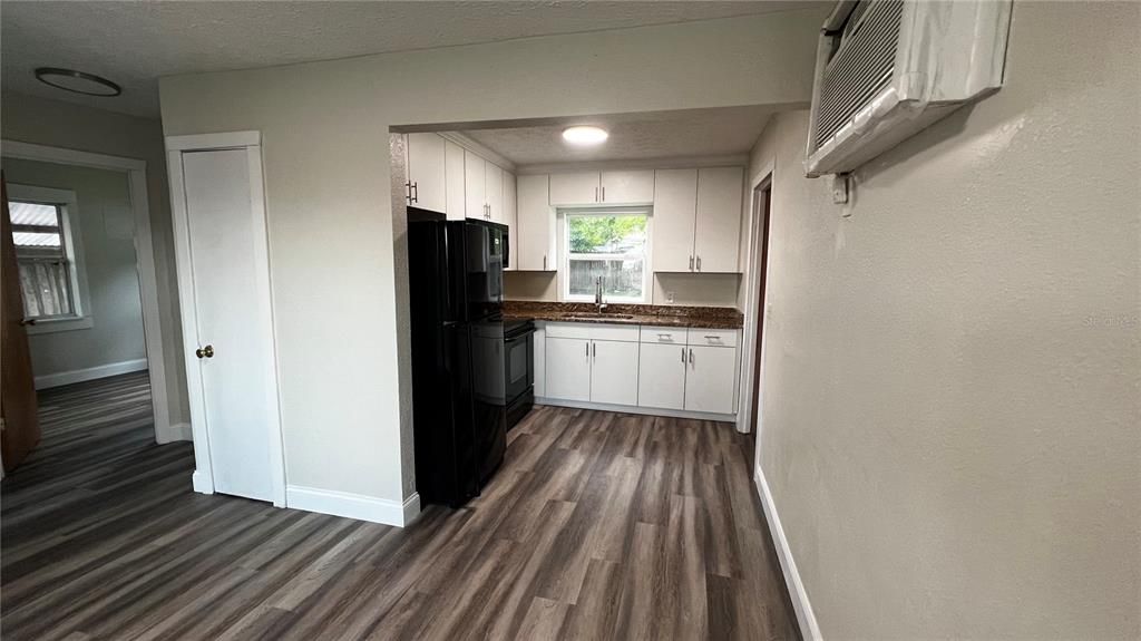 For Rent: $2,000 (2 beds, 1 baths, 576 Square Feet)