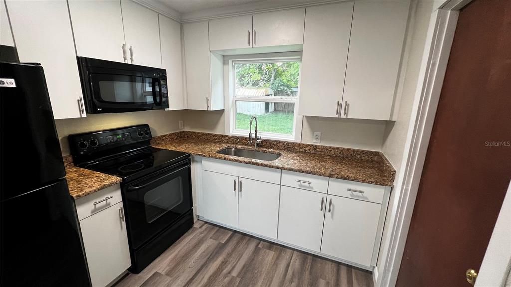 For Rent: $2,000 (2 beds, 1 baths, 576 Square Feet)
