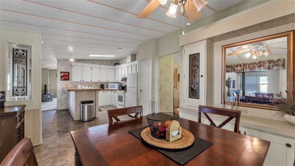 For Sale: $144,900 (2 beds, 2 baths, 1170 Square Feet)