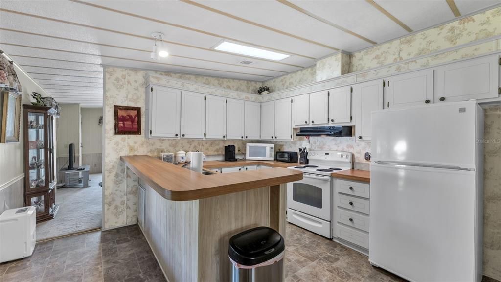 For Sale: $144,900 (2 beds, 2 baths, 1170 Square Feet)
