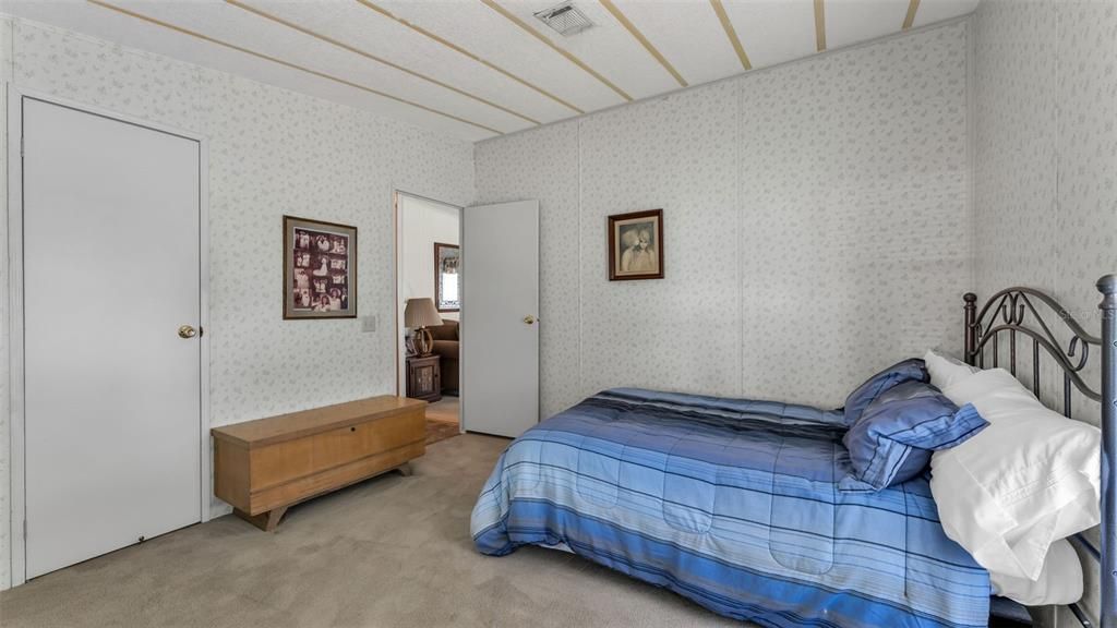 For Sale: $144,900 (2 beds, 2 baths, 1170 Square Feet)