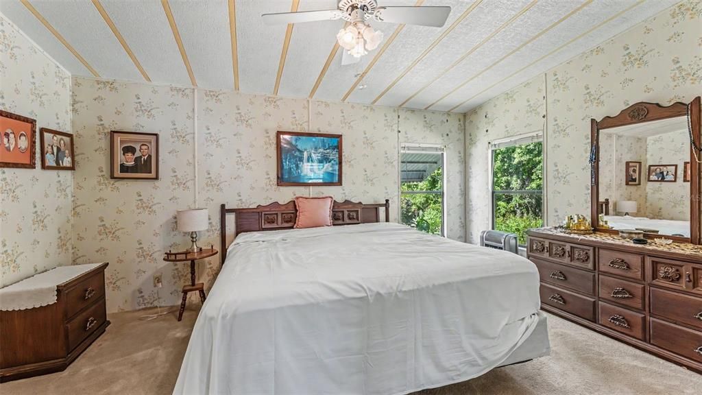 For Sale: $144,900 (2 beds, 2 baths, 1170 Square Feet)