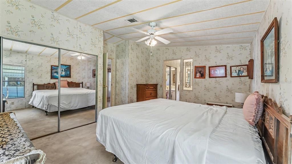 For Sale: $144,900 (2 beds, 2 baths, 1170 Square Feet)