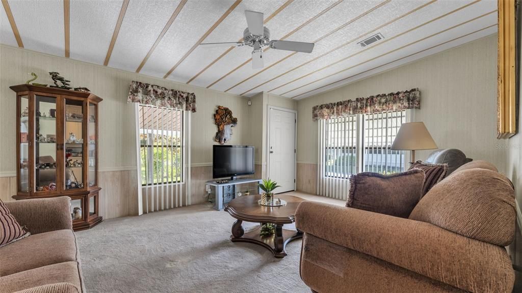 For Sale: $144,900 (2 beds, 2 baths, 1170 Square Feet)