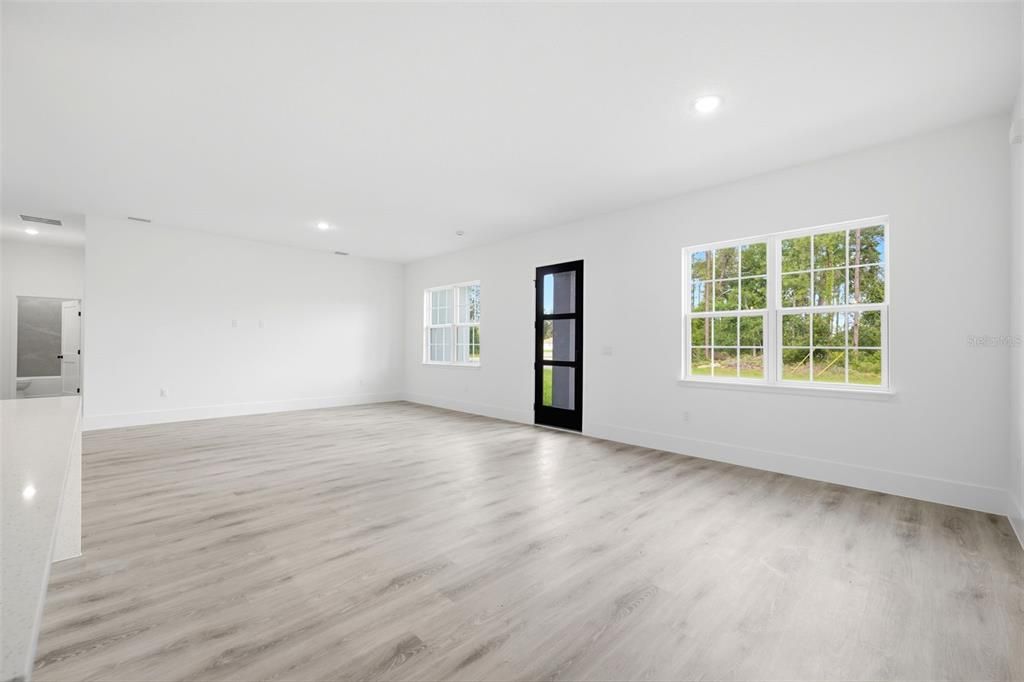 En Venta: $335,000 (4 camas, 3 baños, 2008 Pies cuadrados)