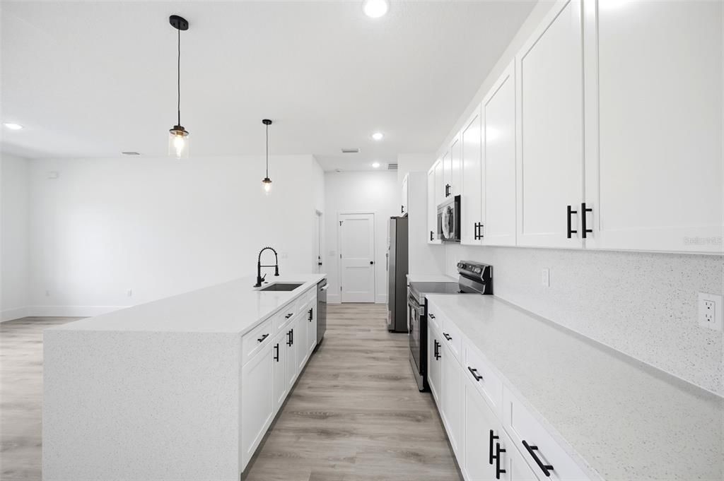 En Venta: $335,000 (4 camas, 3 baños, 2008 Pies cuadrados)