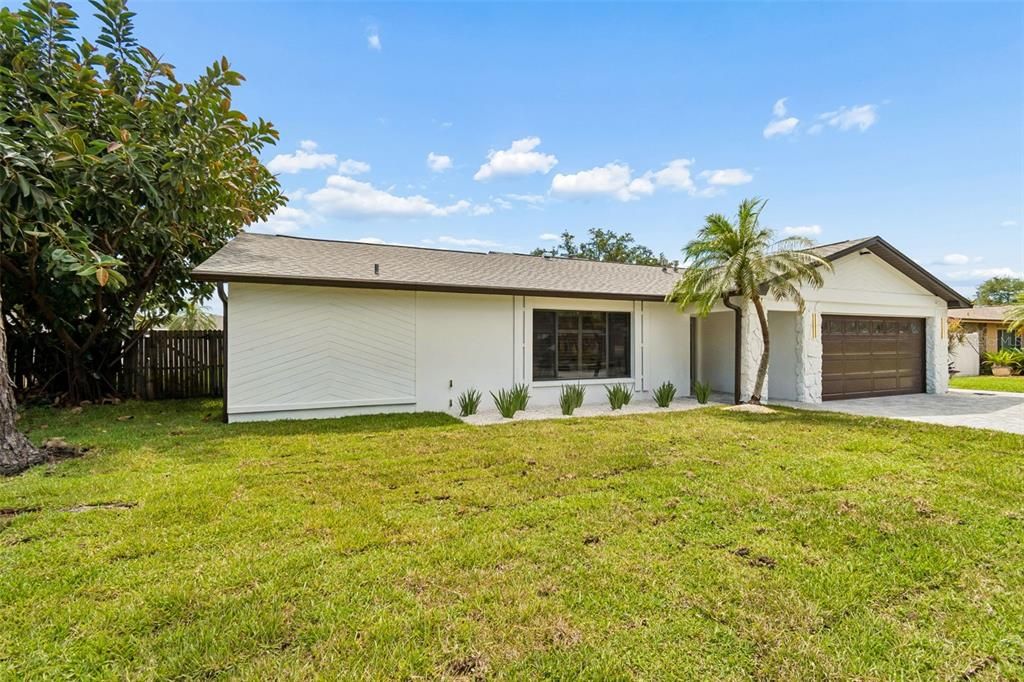 For Sale: $650,000 (3 beds, 2 baths, 1880 Square Feet)
