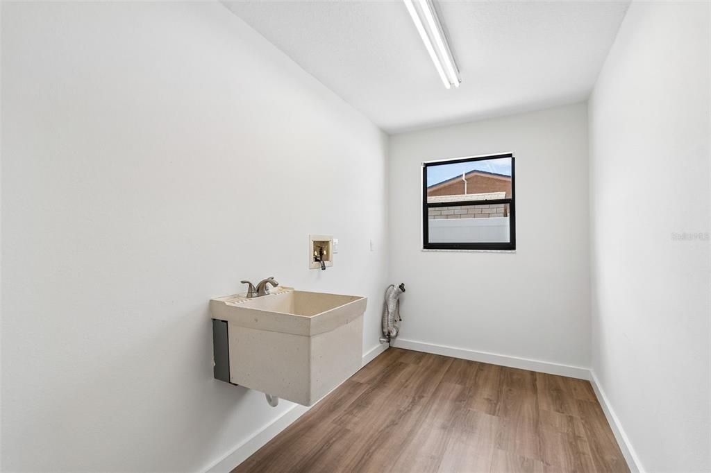 For Sale: $650,000 (3 beds, 2 baths, 1880 Square Feet)